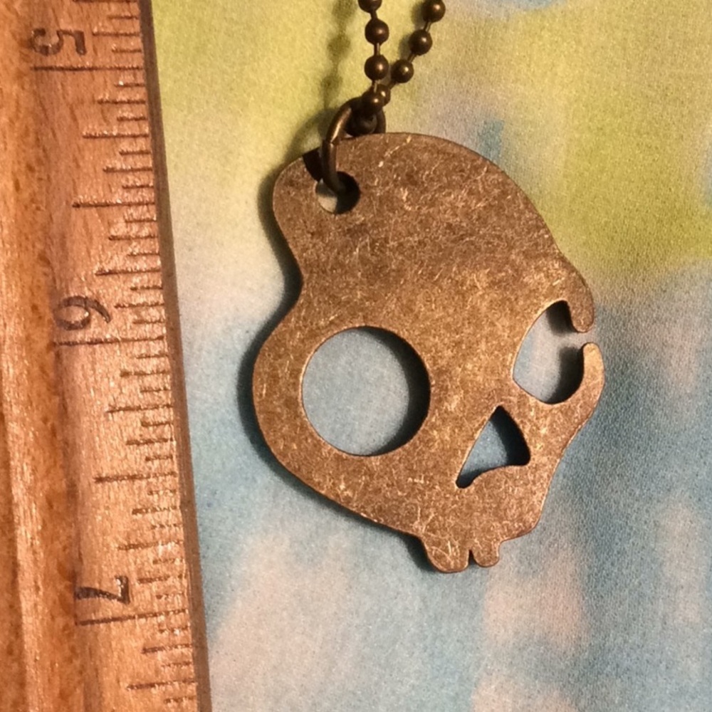 🌹Gr8for Halloween Brass skull pendant necklace - Picture 3 of 4